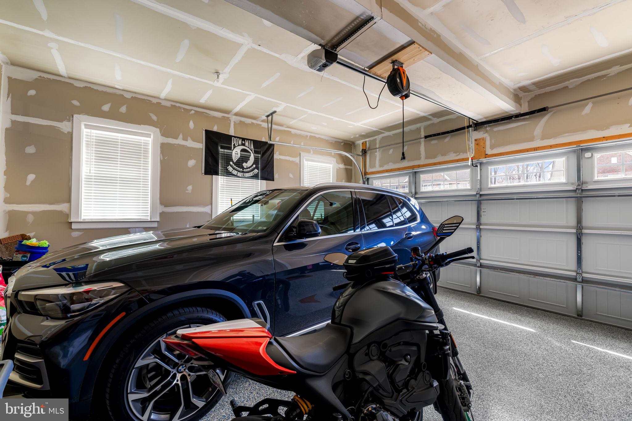 SOUTH LAKE - Residential