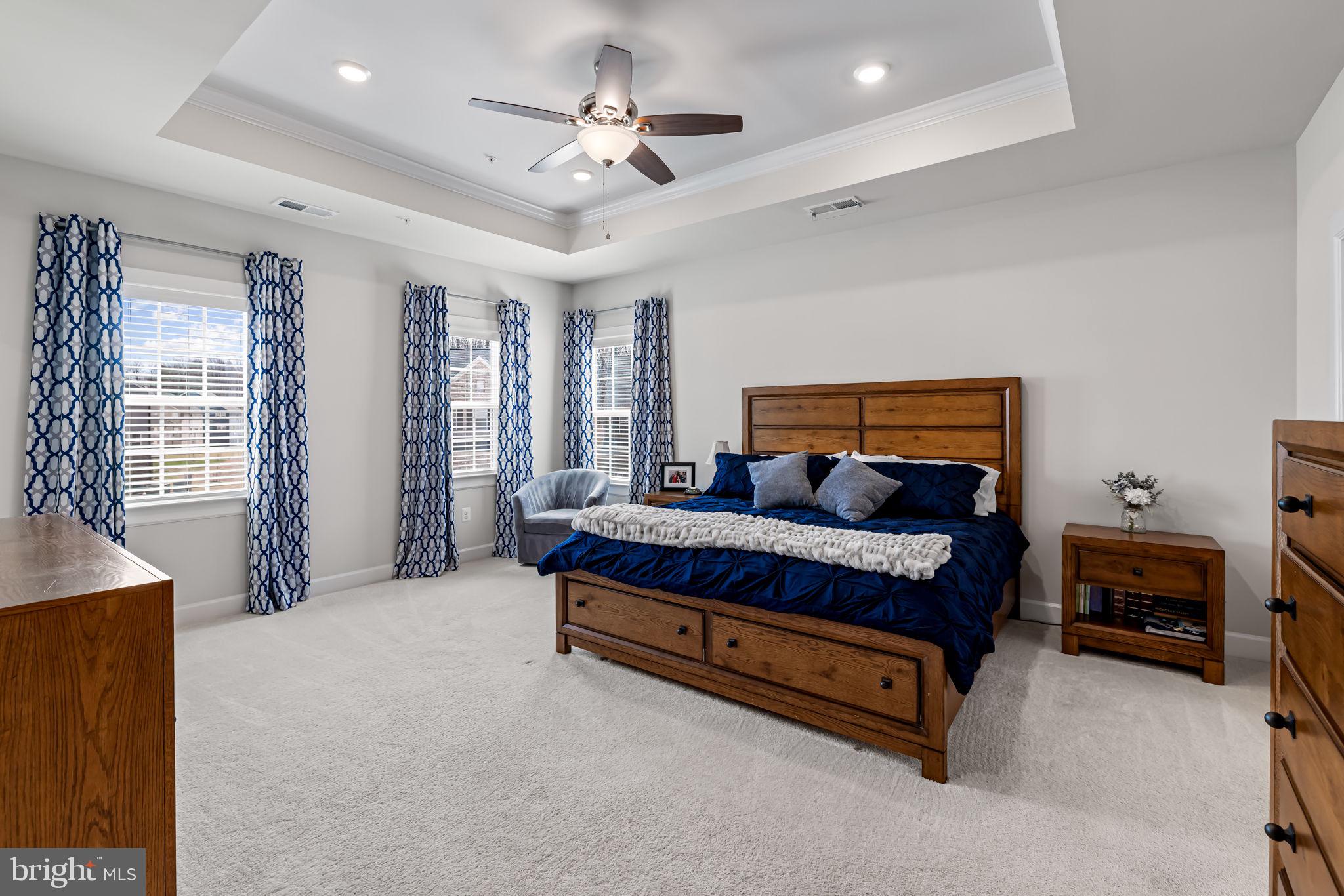 SOUTH LAKE - Residential