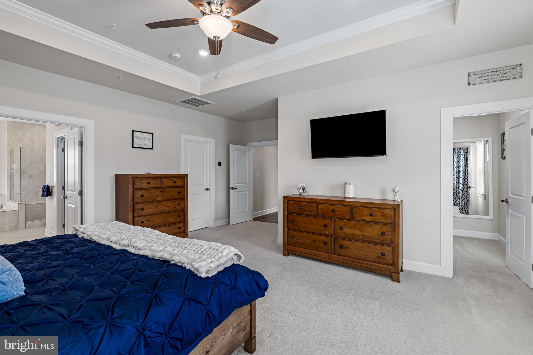 SOUTH LAKE - Residential