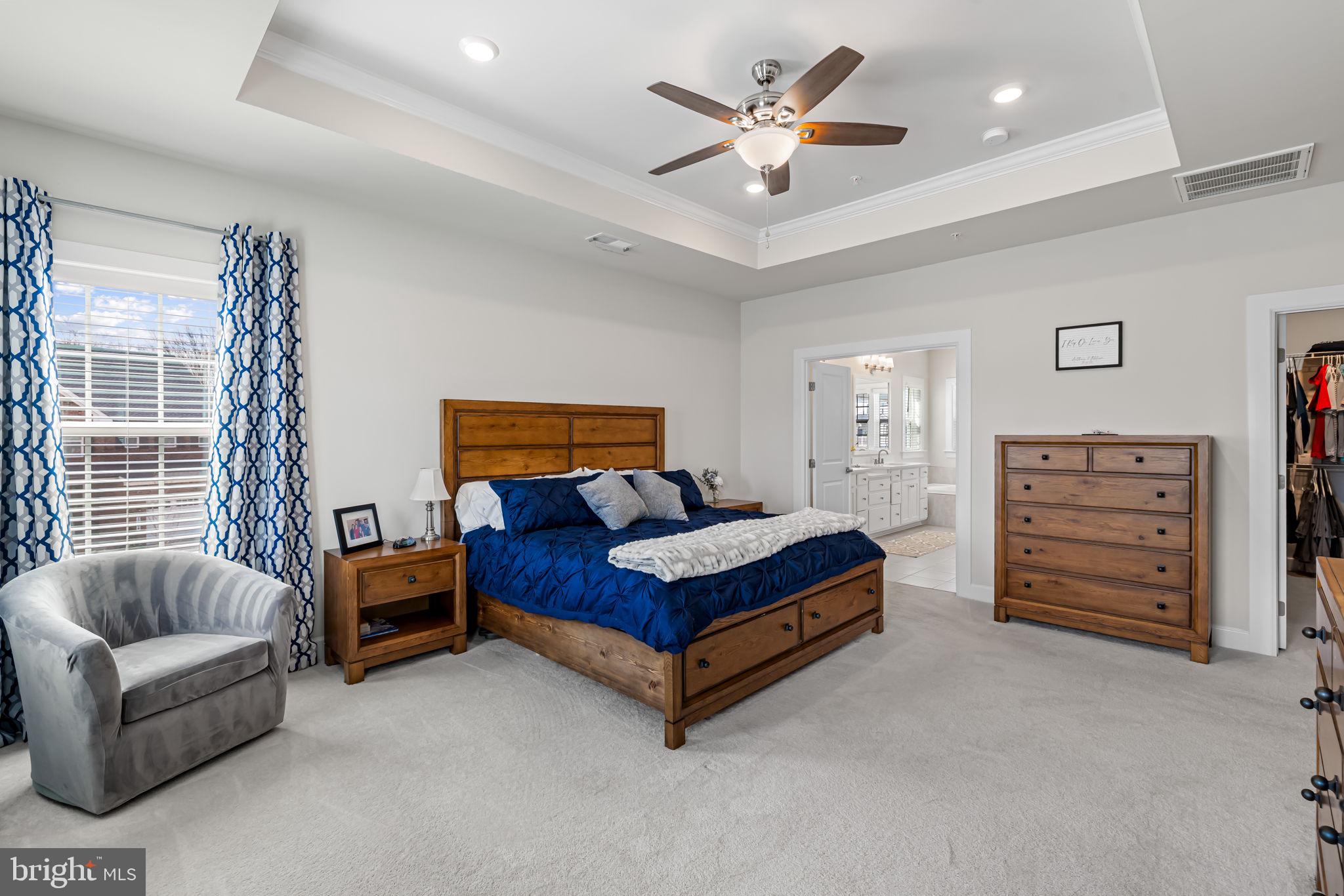 SOUTH LAKE - Residential