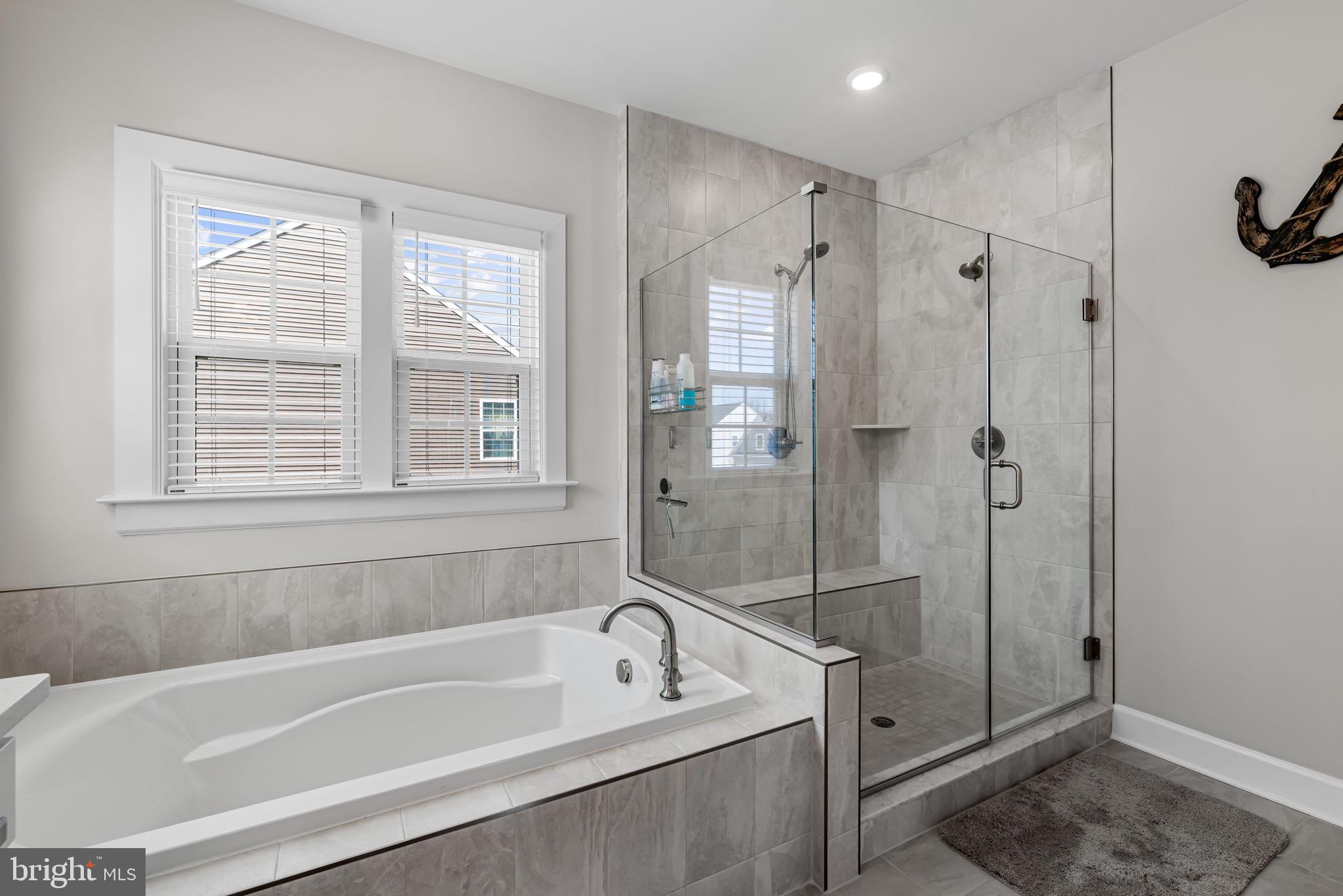 SOUTH LAKE - Residential