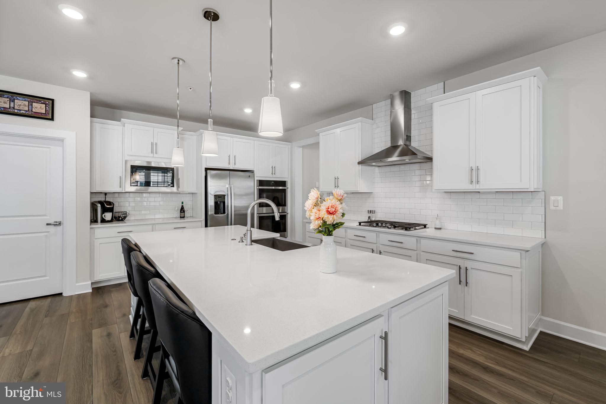 SOUTH LAKE - Residential