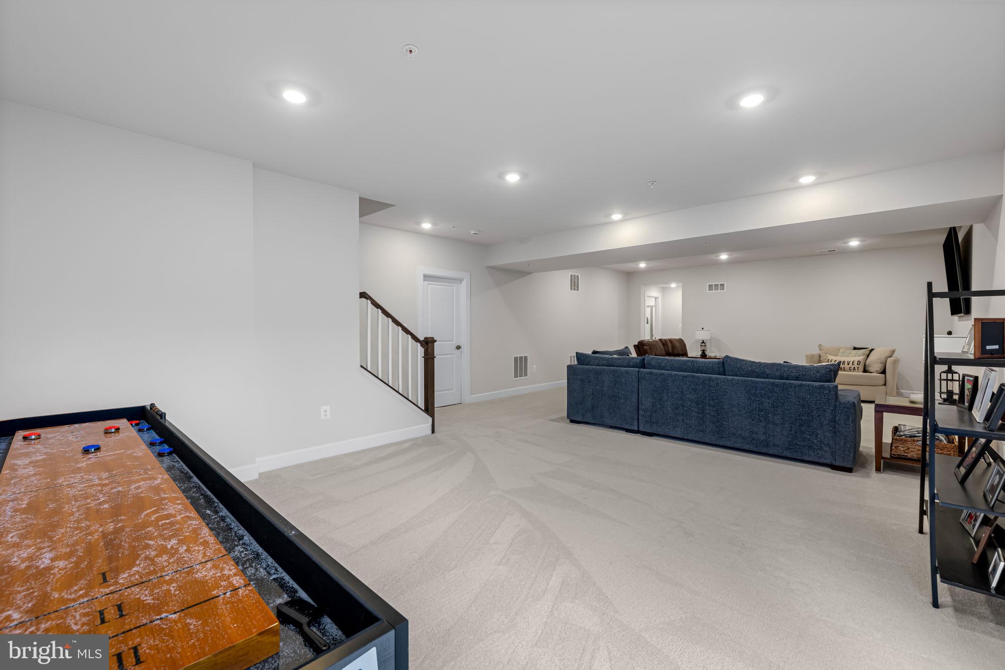 SOUTH LAKE - Residential