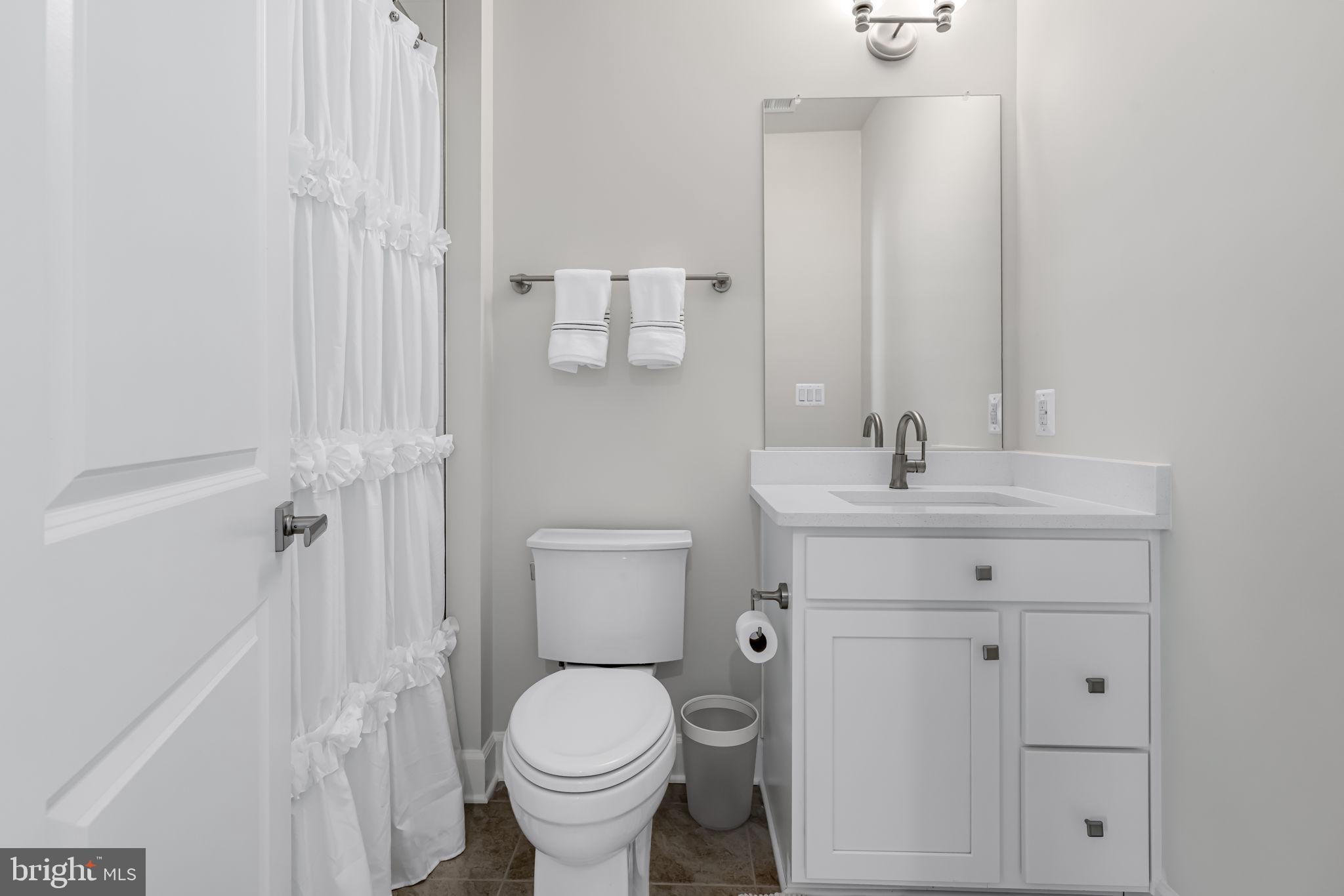 SOUTH LAKE - Residential