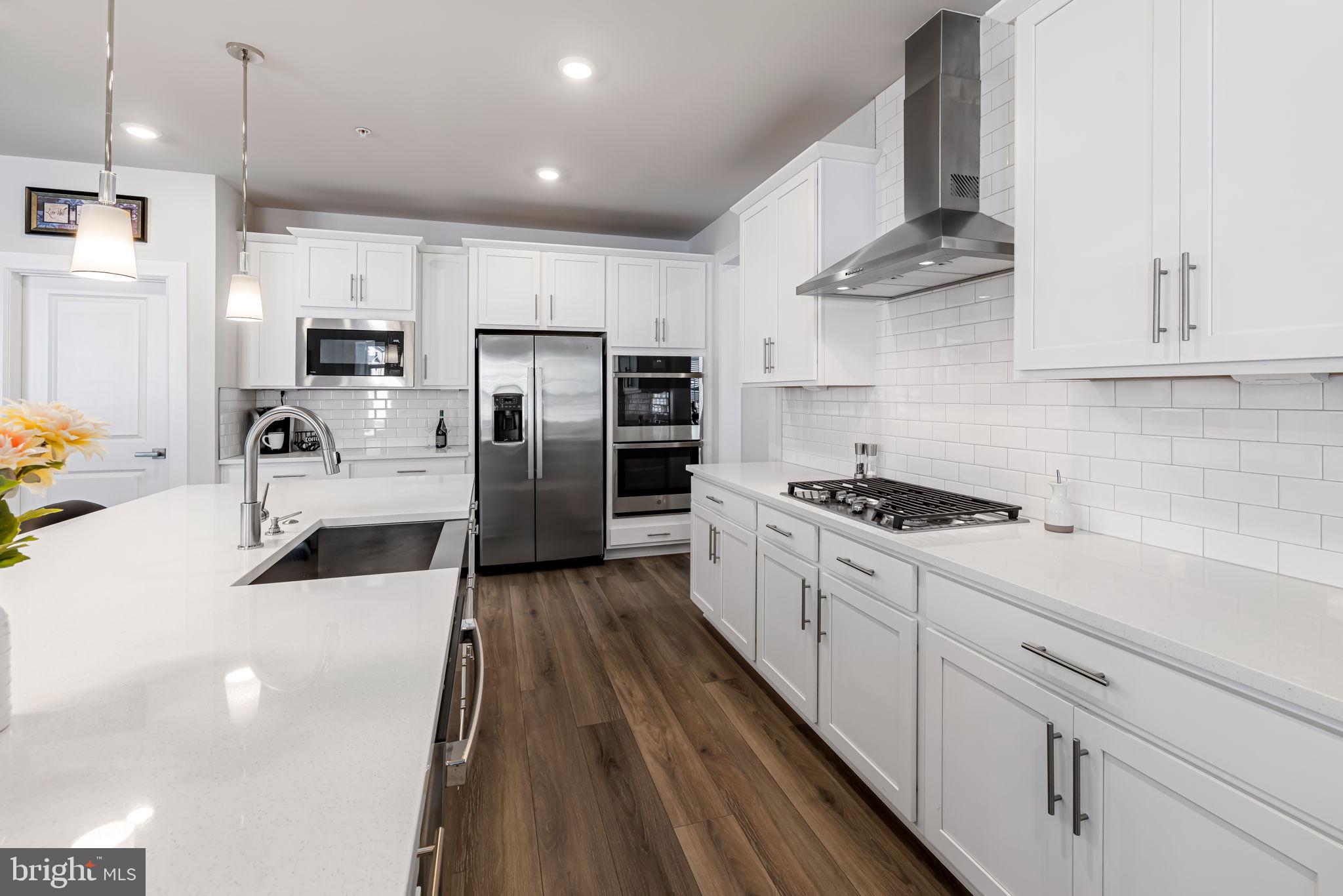 SOUTH LAKE - Residential