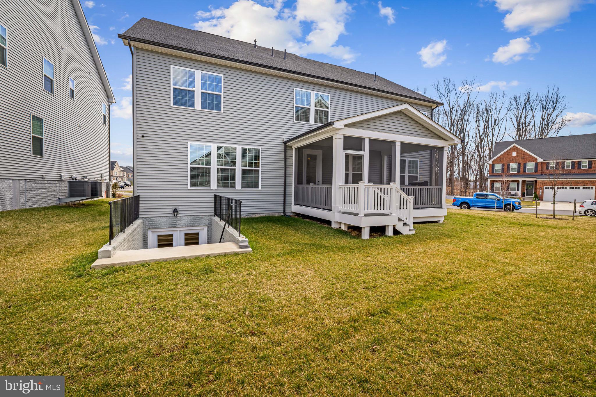 SOUTH LAKE - Residential