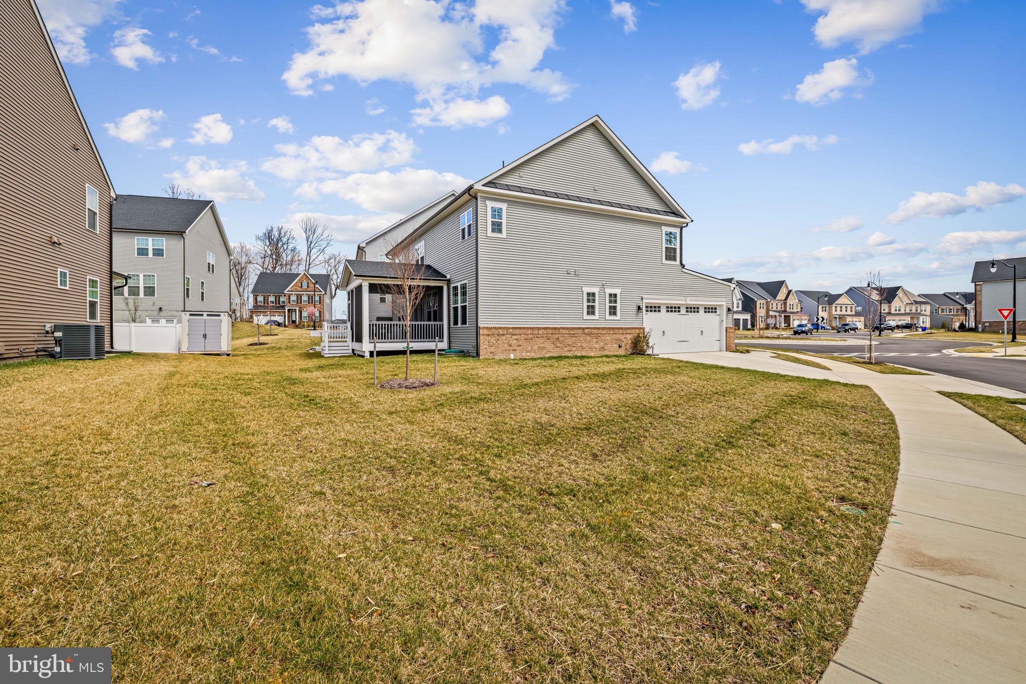 SOUTH LAKE - Residential