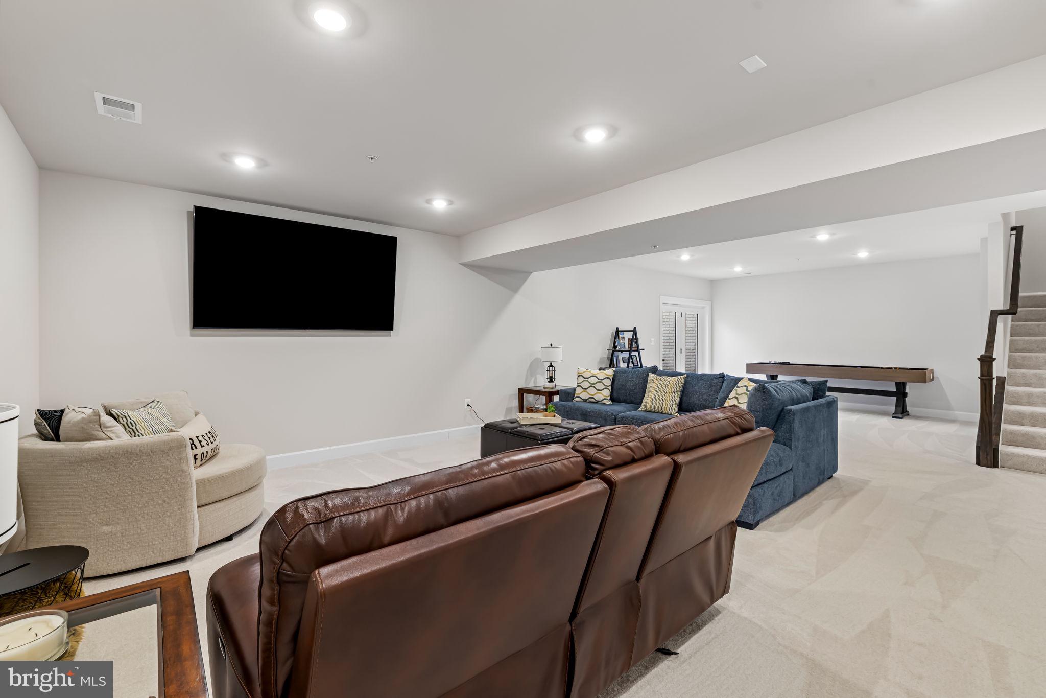 SOUTH LAKE - Residential