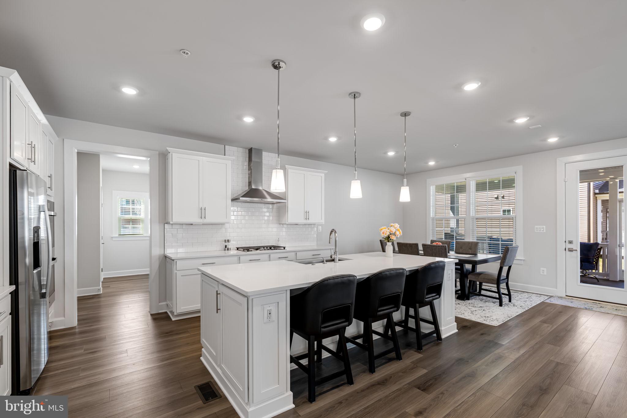 SOUTH LAKE - Residential