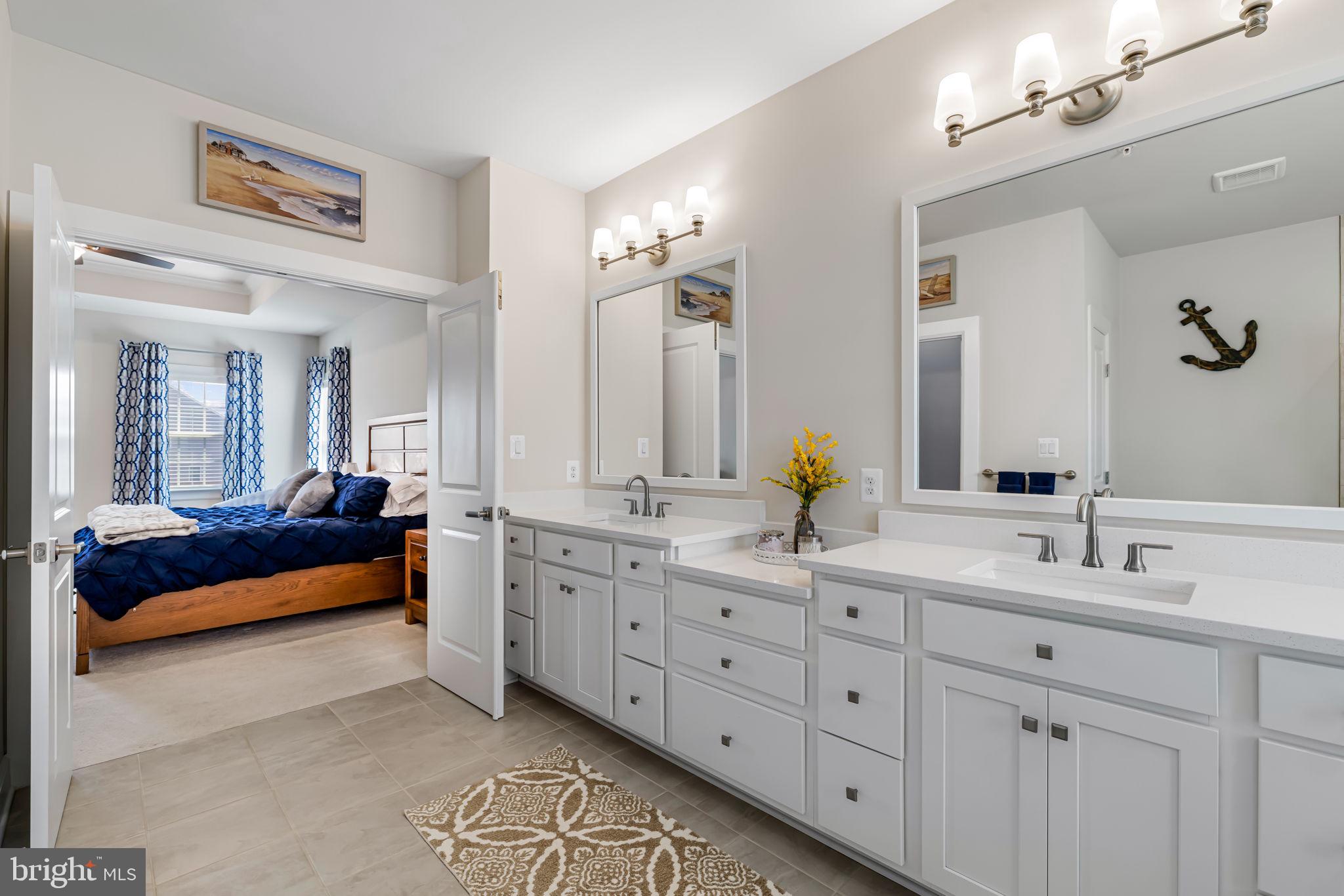 SOUTH LAKE - Residential