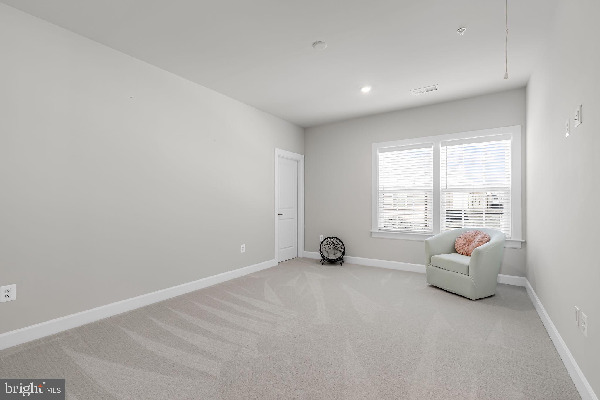 SOUTH LAKE - Residential