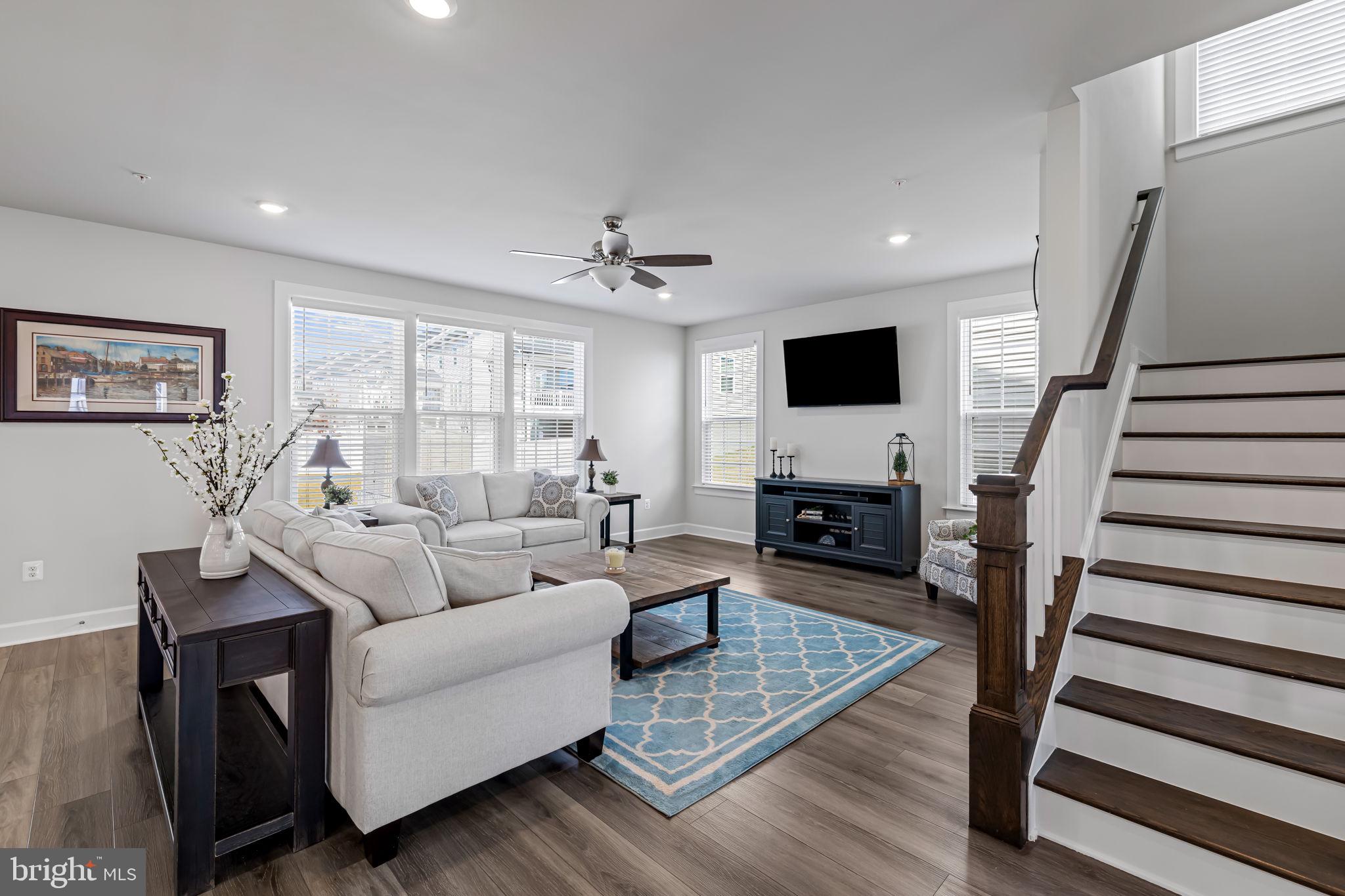 SOUTH LAKE - Residential