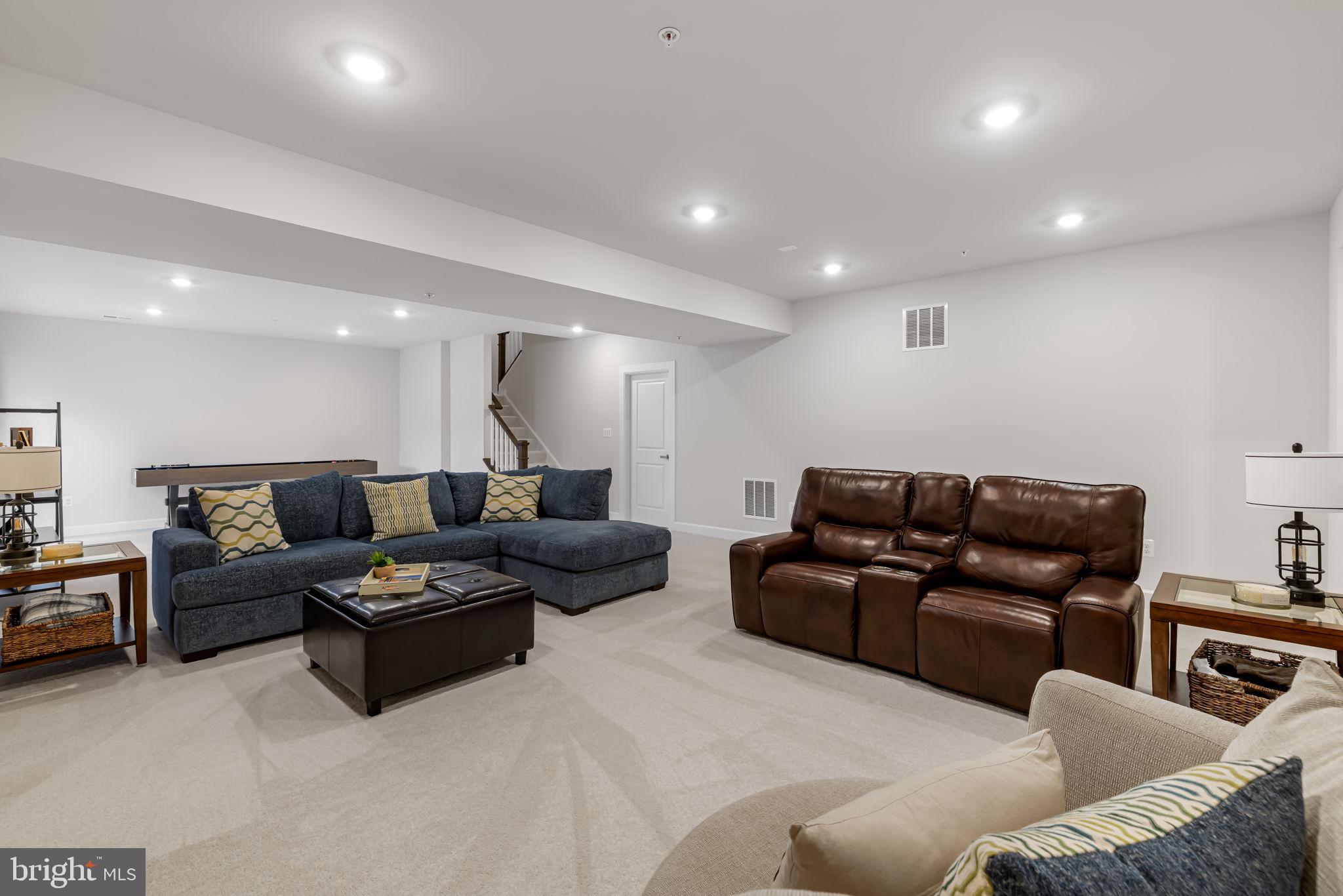 SOUTH LAKE - Residential