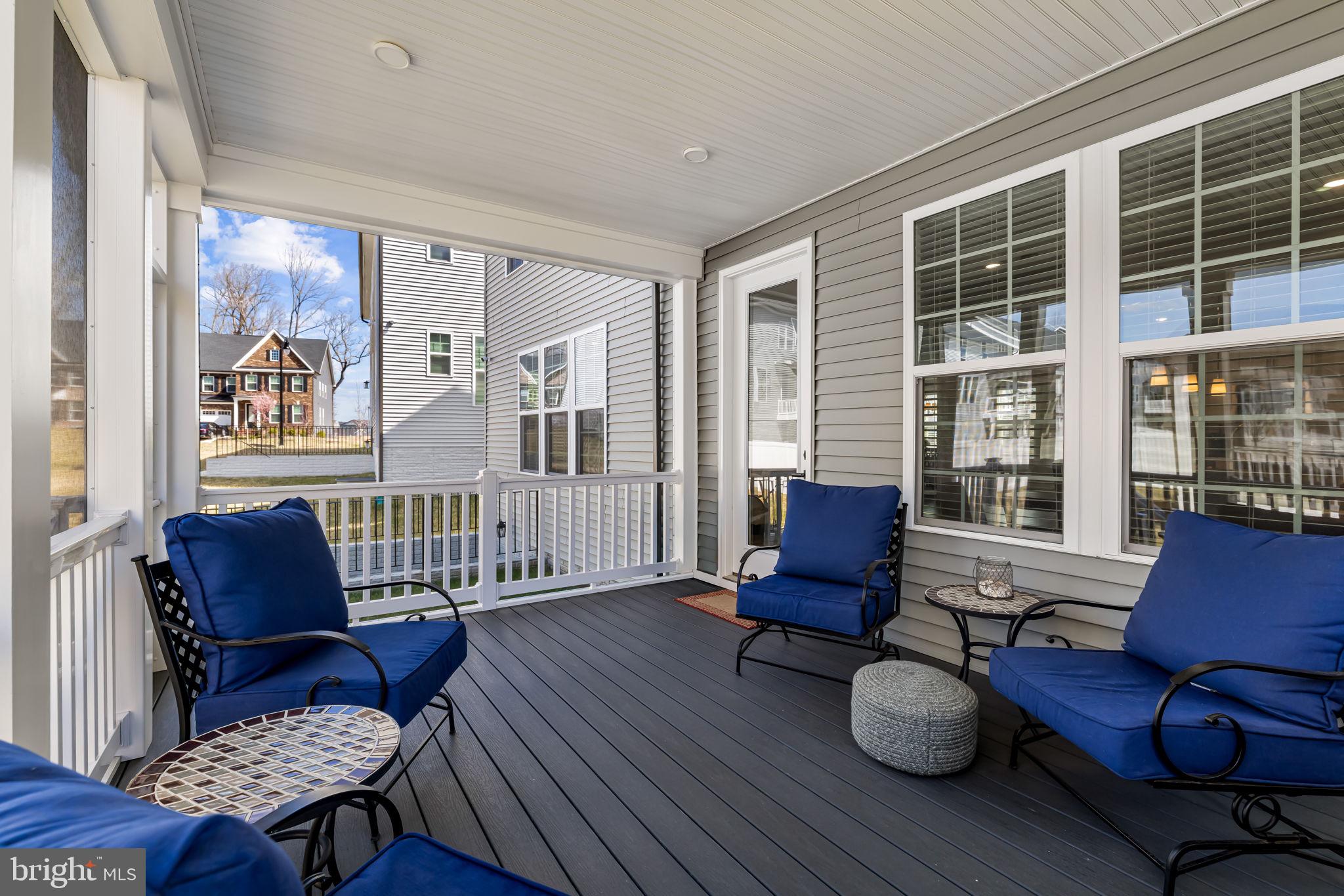 SOUTH LAKE - Residential