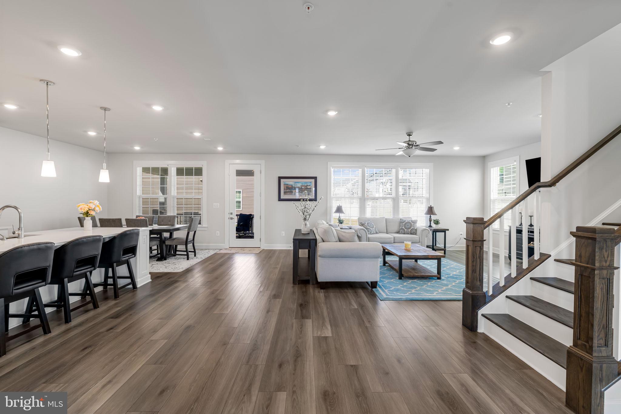 SOUTH LAKE - Residential