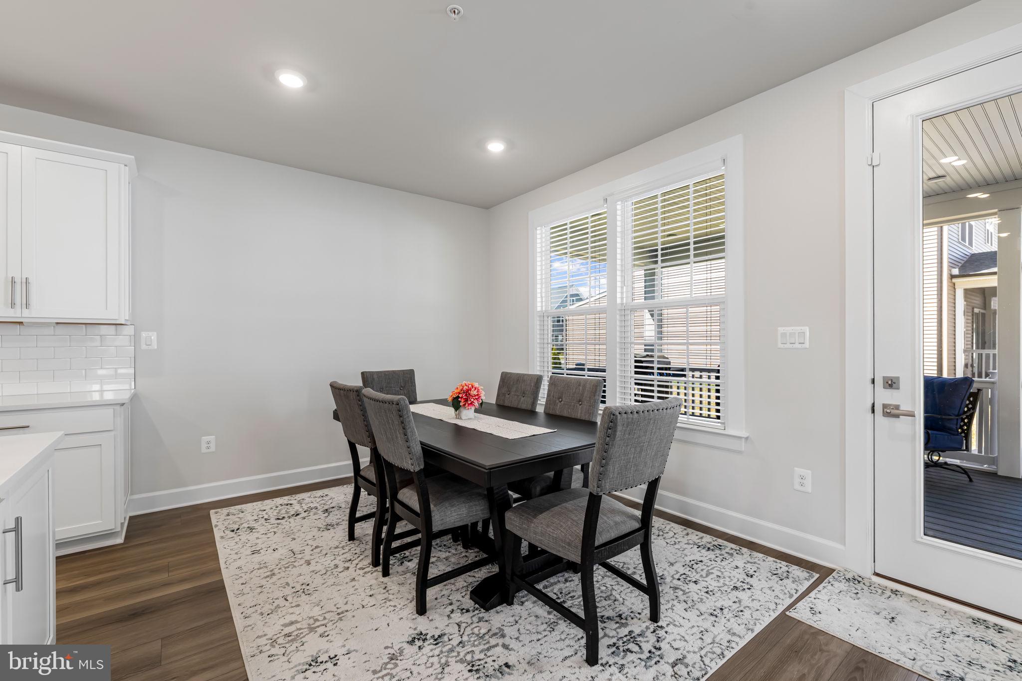 SOUTH LAKE - Residential