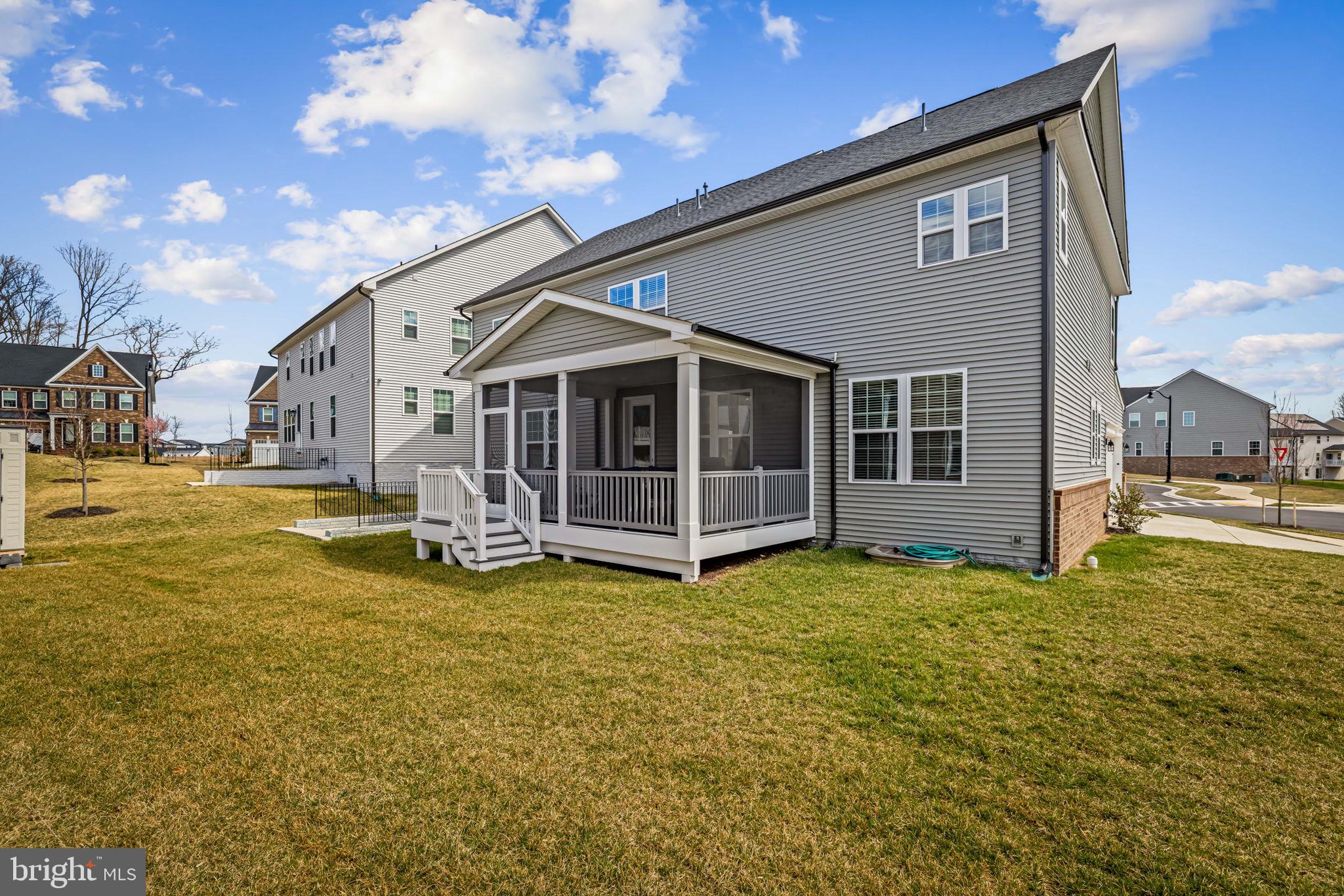 SOUTH LAKE - Residential