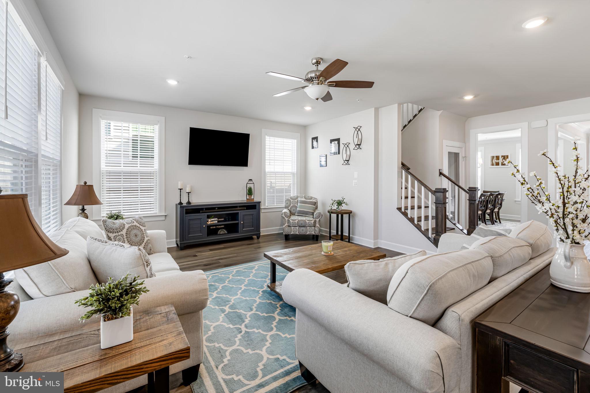 SOUTH LAKE - Residential