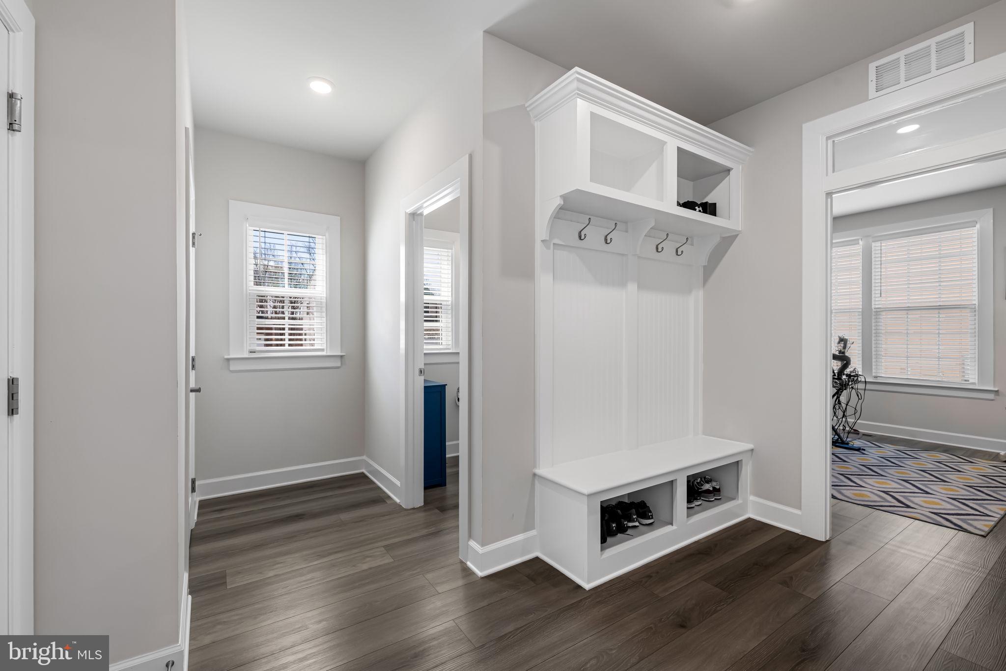 SOUTH LAKE - Residential