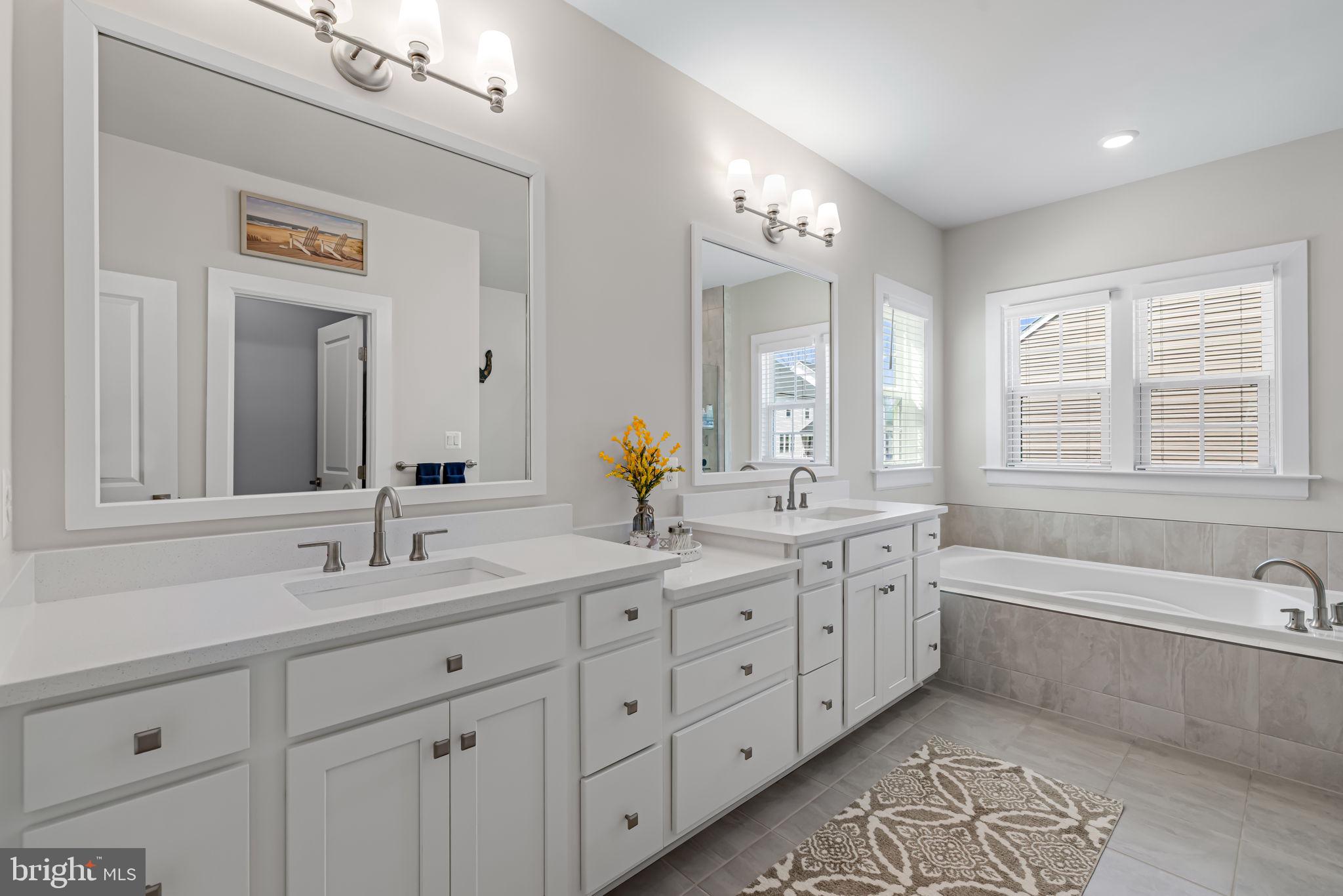 SOUTH LAKE - Residential