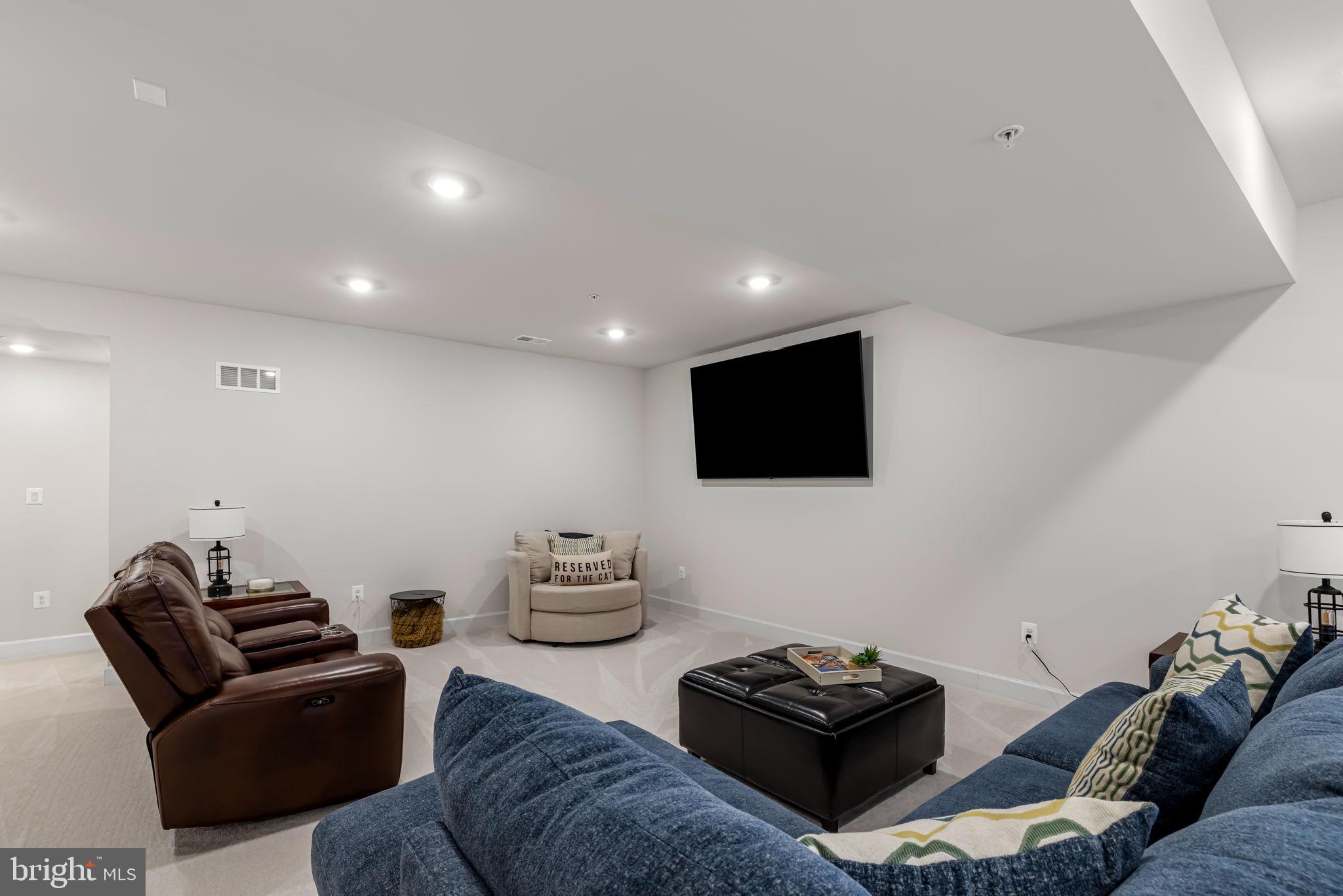 SOUTH LAKE - Residential