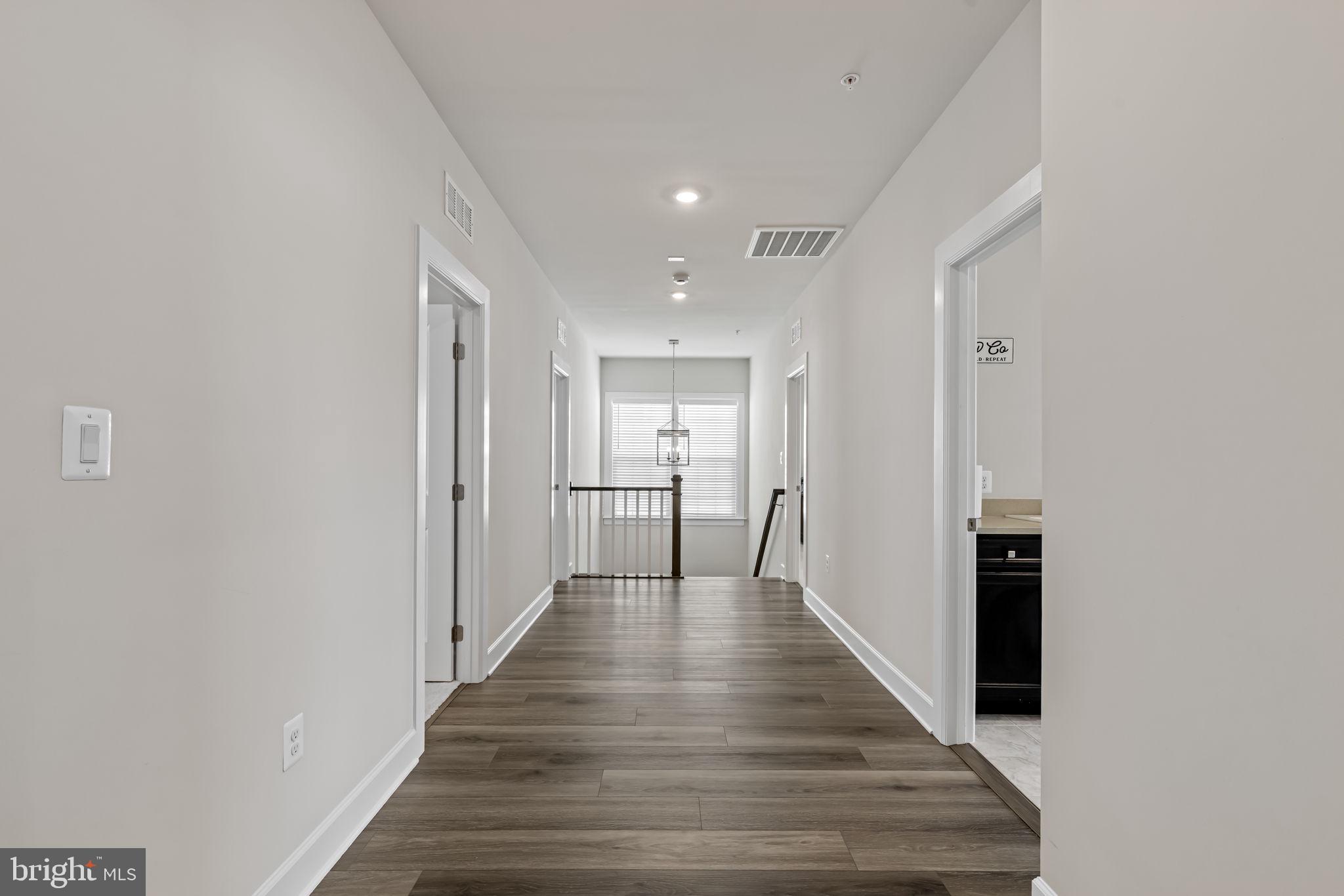 SOUTH LAKE - Residential