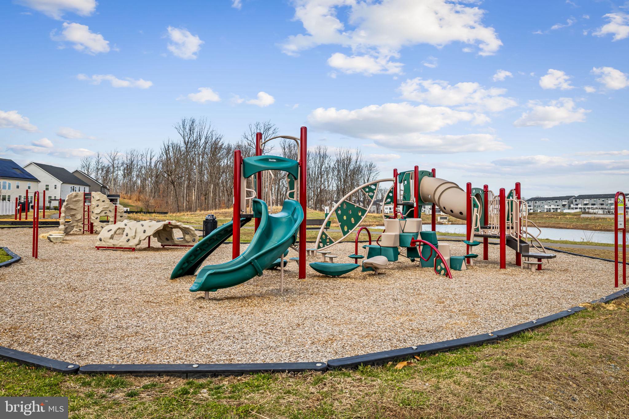 SOUTH LAKE - Residential