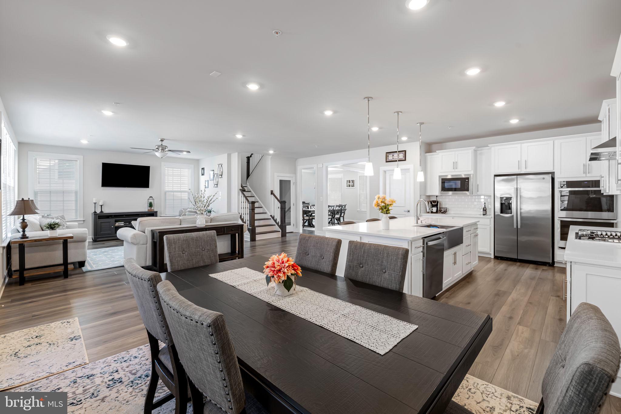 SOUTH LAKE - Residential