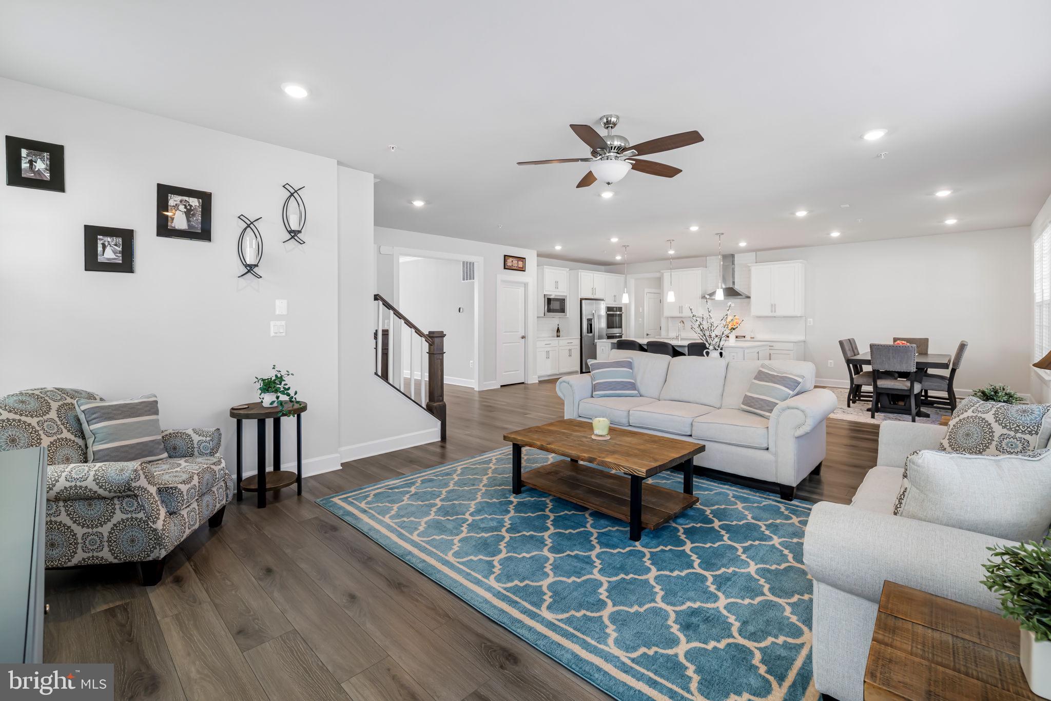 SOUTH LAKE - Residential