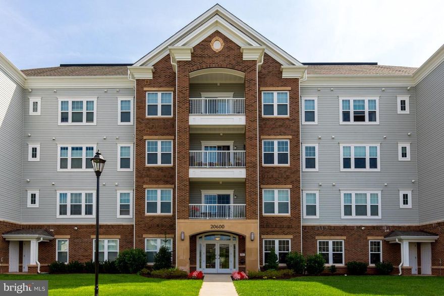 Resort style living at it's finest! Secured building offering a light & bright open style floor plan, recently renovated kitchen with SS appliances, subway tile back-splash, granite and upgraded cabinets. Covered parking included. This fabulous gated community has amenities galore including; indoor/outdoor pools, huge fitness center, walking trails, billiard room and much more!