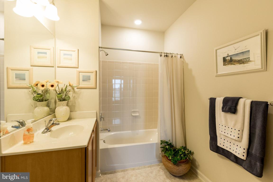 POTOMAC GREEN CONDOMINIUM - Residential Lease