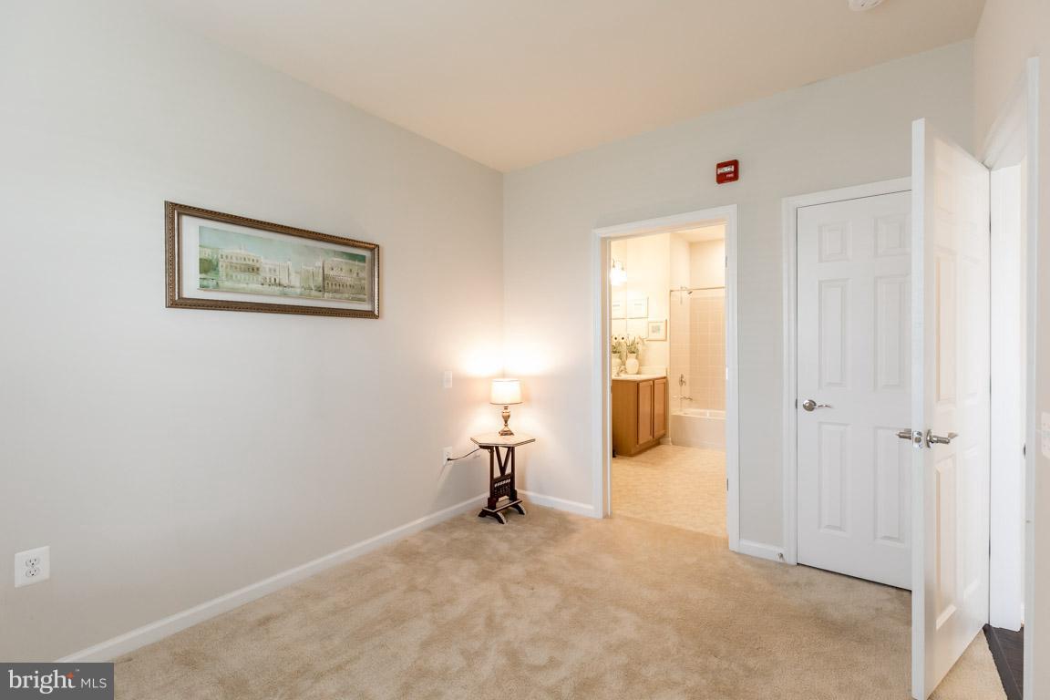 POTOMAC GREEN CONDOMINIUM - Residential Lease