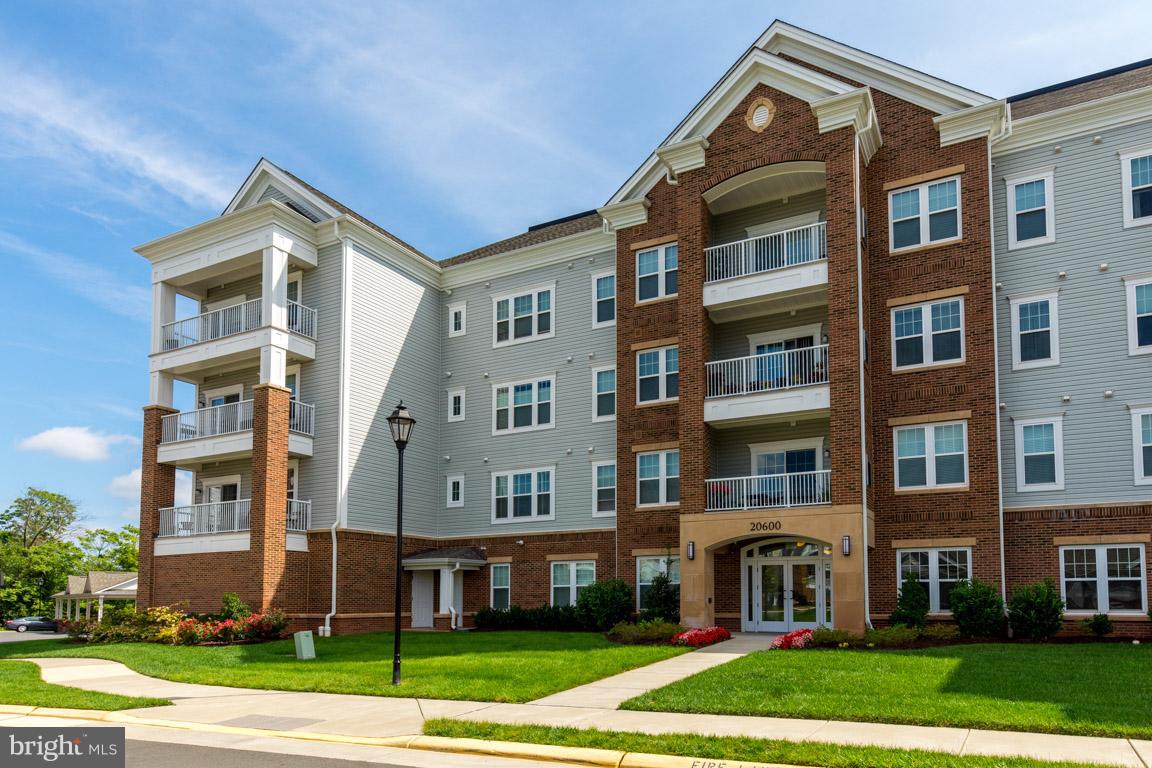 POTOMAC GREEN CONDOMINIUM - Residential Lease