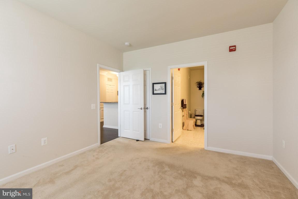 POTOMAC GREEN CONDOMINIUM - Residential Lease