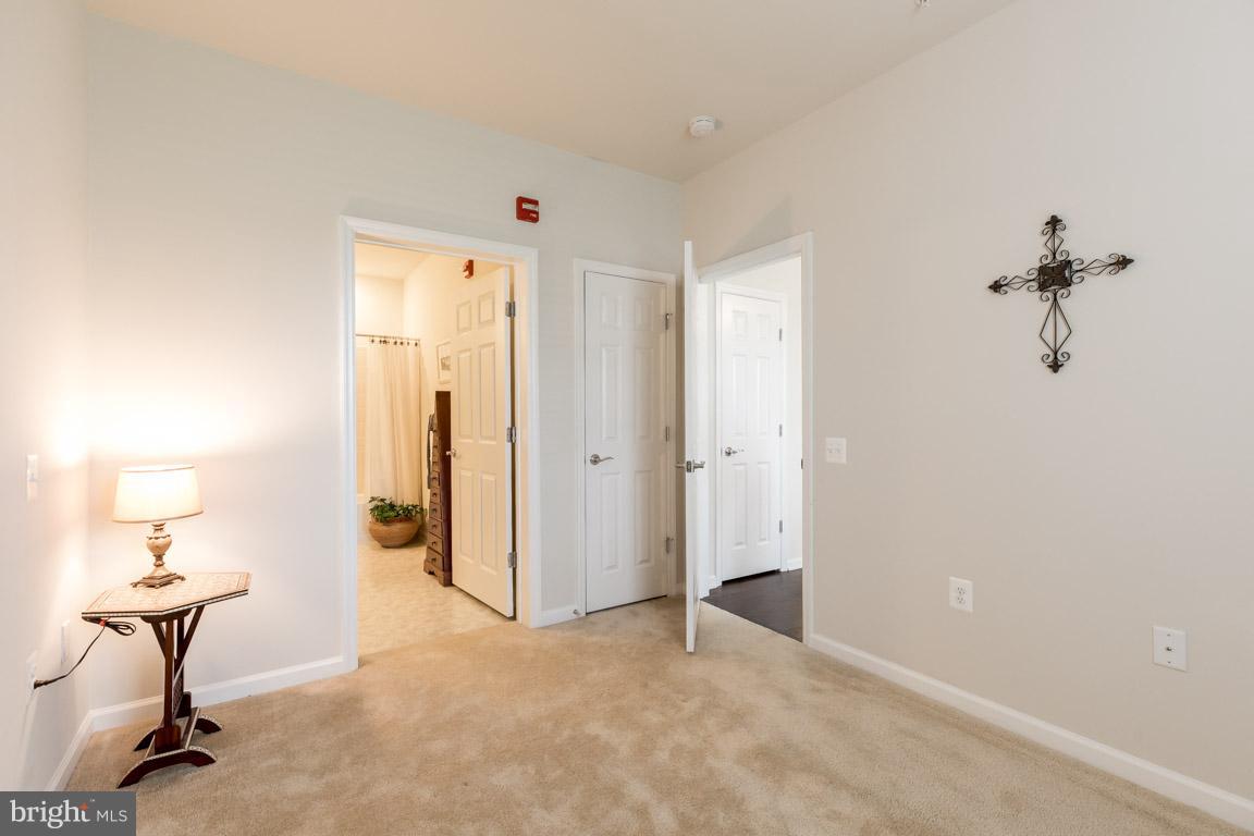 POTOMAC GREEN CONDOMINIUM - Residential Lease