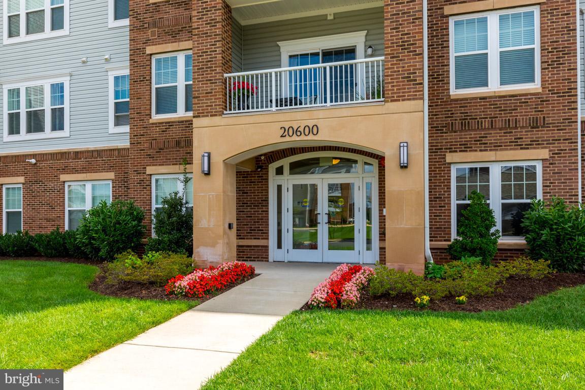 POTOMAC GREEN CONDOMINIUM - Residential Lease