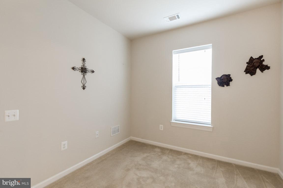 POTOMAC GREEN CONDOMINIUM - Residential Lease