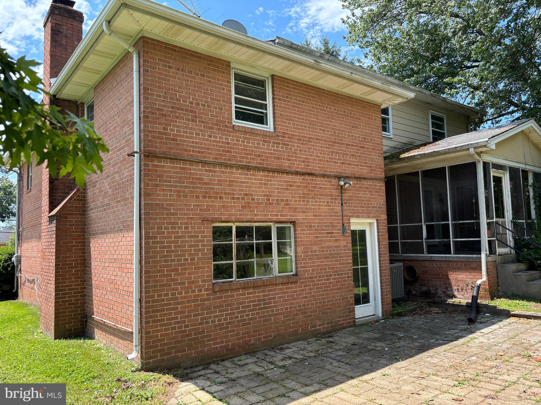 906 VENICE DRIVE