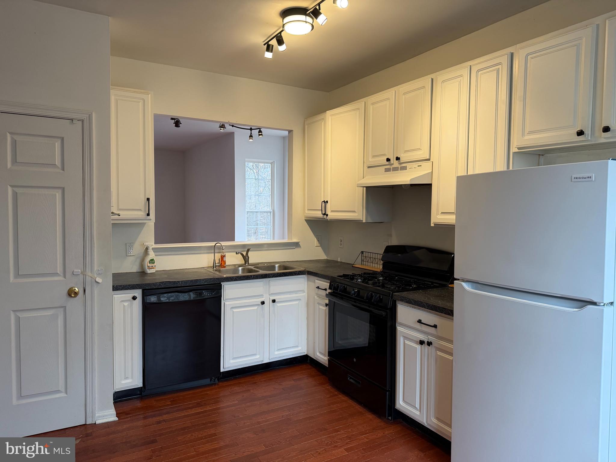 PERSIMMON CREEK - Residential Lease