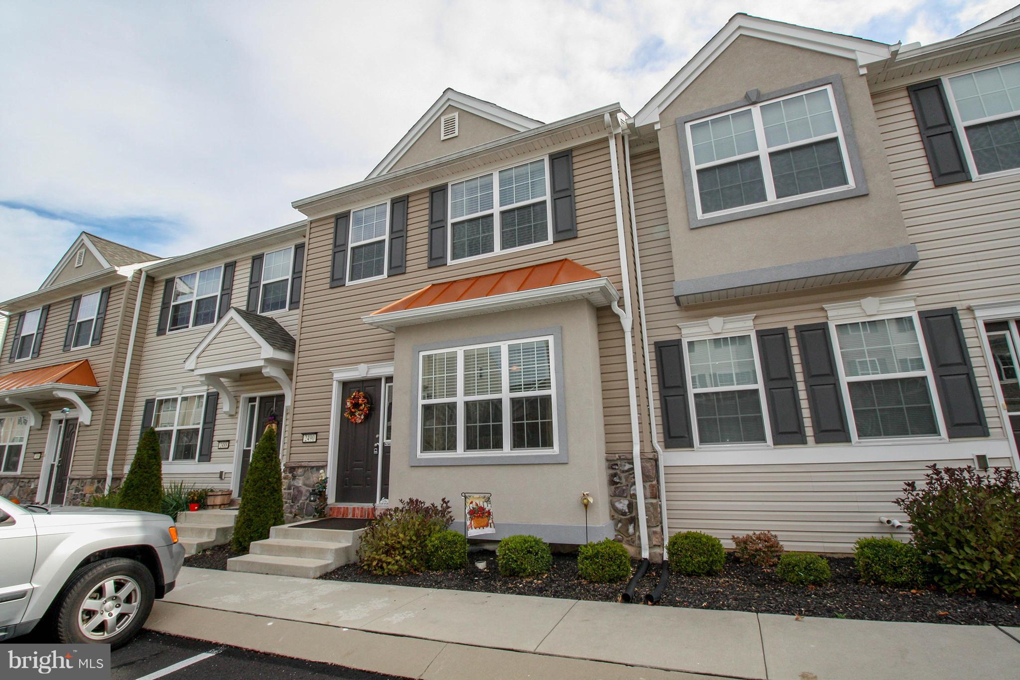 Better than New,Crisp welcoming 3BR, 2 1/2 Bath Condo Townhome finished on all 3 levels,gleaming floors 1st level,neutral color scheme,living rm/dining rm combo,breakfast rm w/breakfast bar off kitchen,spacious rear decking,custom privacy fenced rear yard,patio,Upg. extended finished LL familyrm,spacious master bedrm w/full bath&vaulted ceilings,ML powder rm&more!Convenient location close to I83!