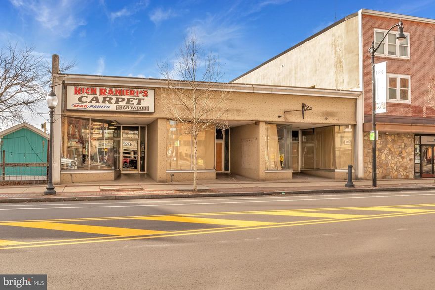 Available 12/1. Looking for a space on the hottest block on E Hight St, here it is! This space is located in the heart of the Downtown District of Pottstown in the middle of all the action. Located right next to the Alley you couldn't ask for a better location for car and foot traffic. The space can be used to accommodate almost any type of business, from retail, to a tasting room, a barbershop, record store, restaurant, whatever your looking to do.