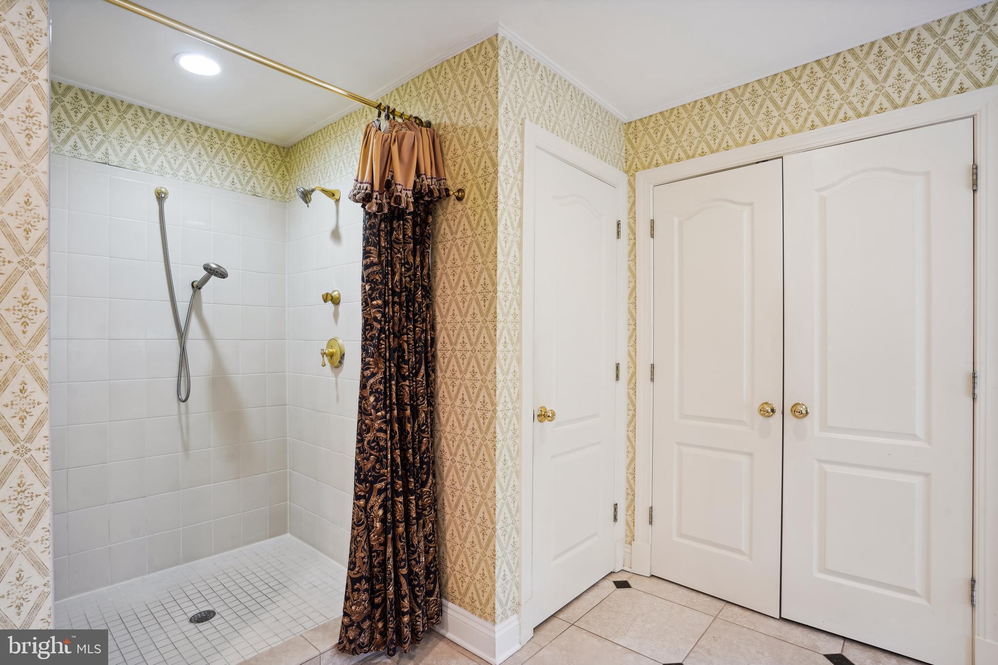 SHADETREE ESTATES - Residential