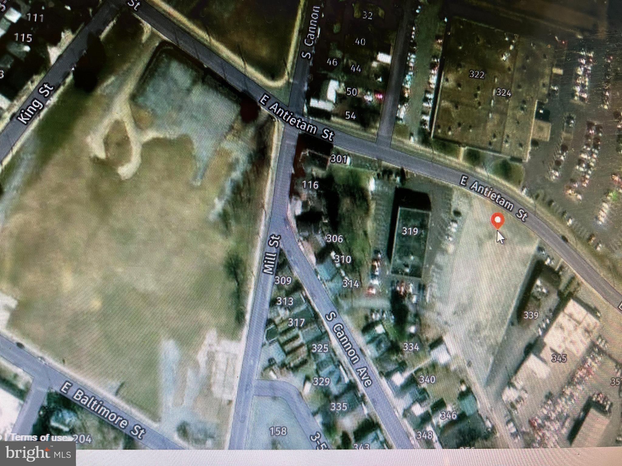 Main image without alt text