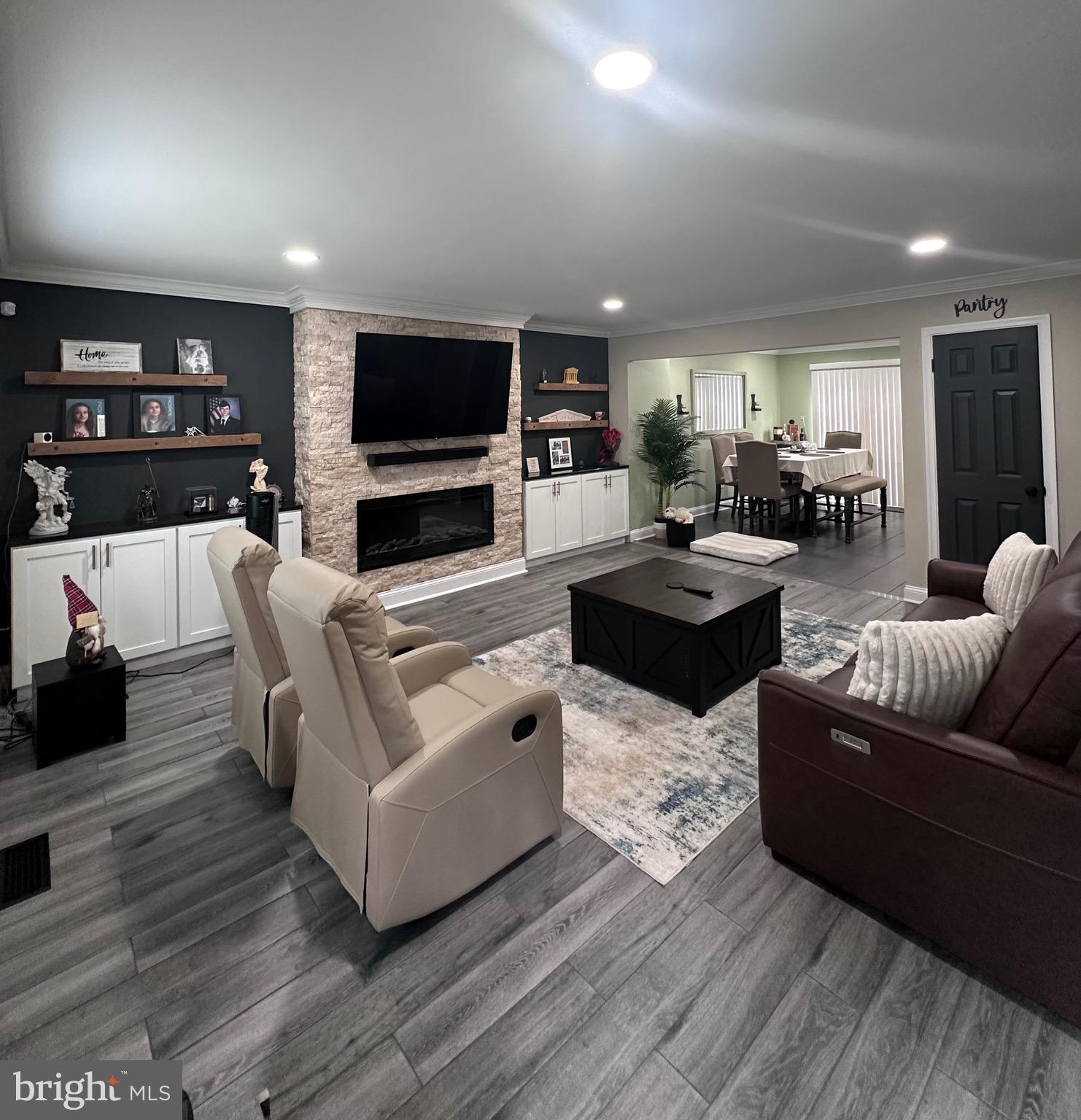 339 N MOUNT VERNON CIRCLE