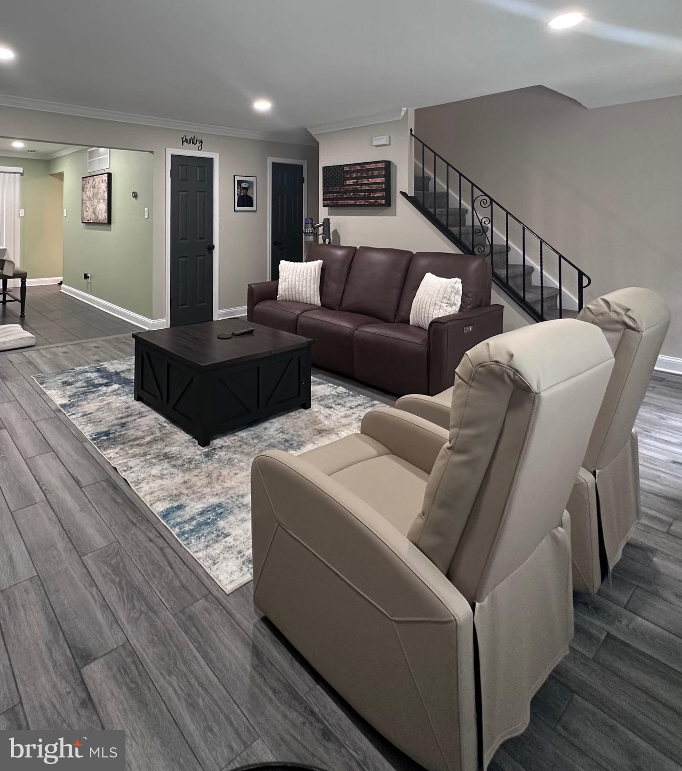 339 N MOUNT VERNON CIRCLE
