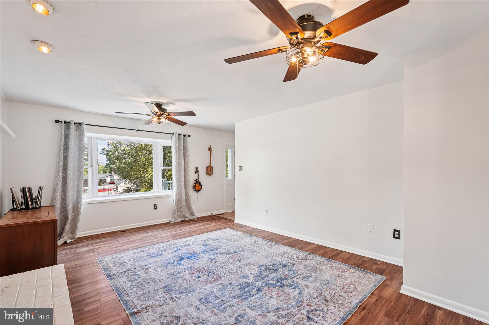 CRESCENT HILLS ESTATES - Residential