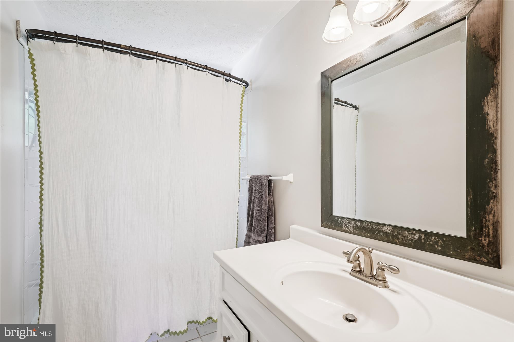 CRESCENT HILLS ESTATES - Residential