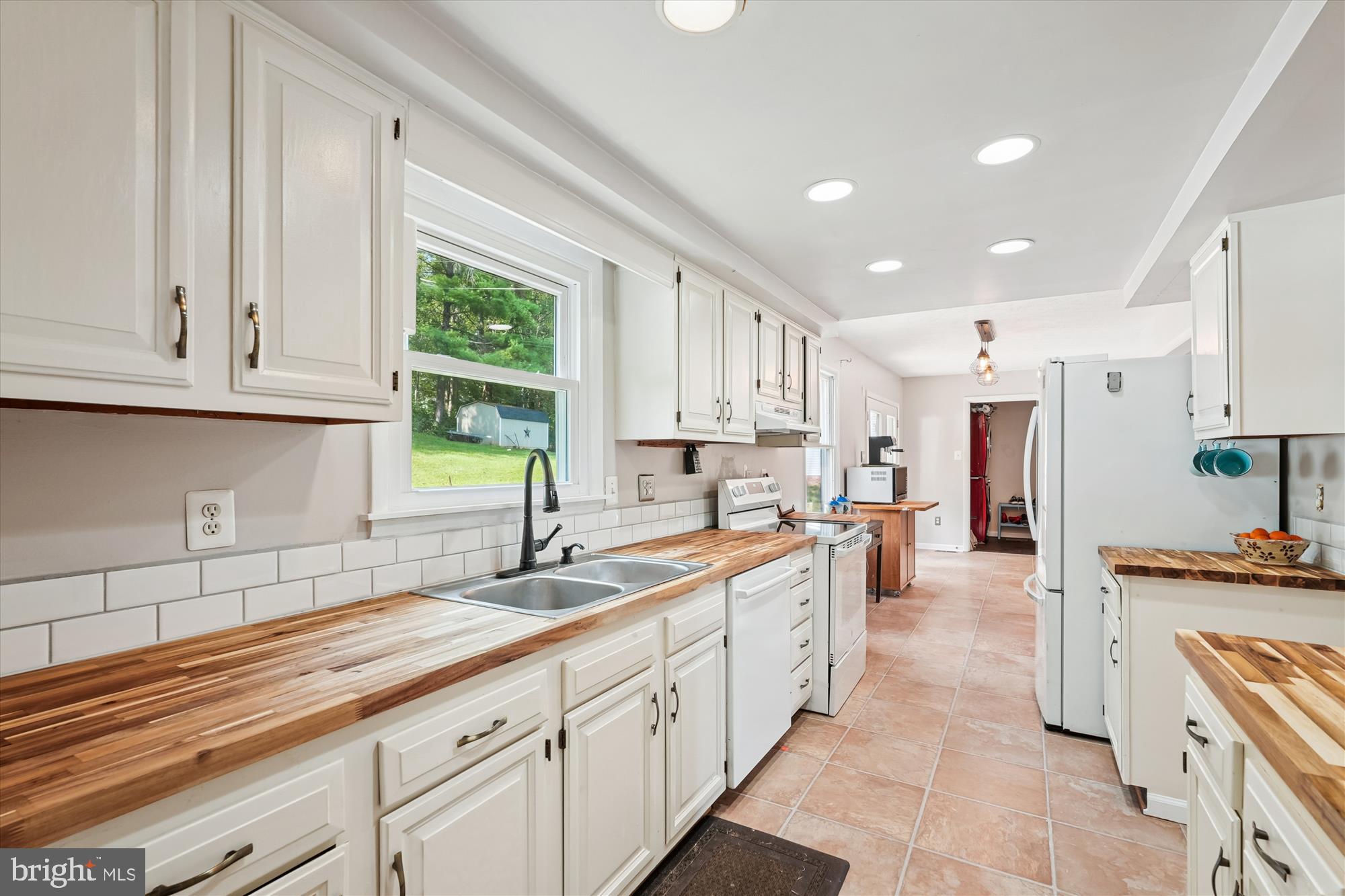 CRESCENT HILLS ESTATES - Residential