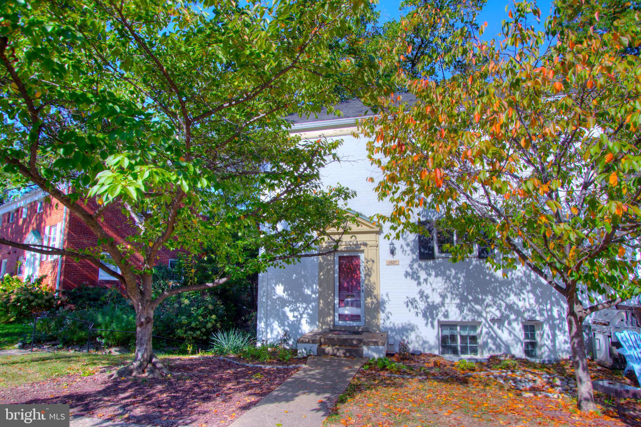 1627 RIPON PLACE