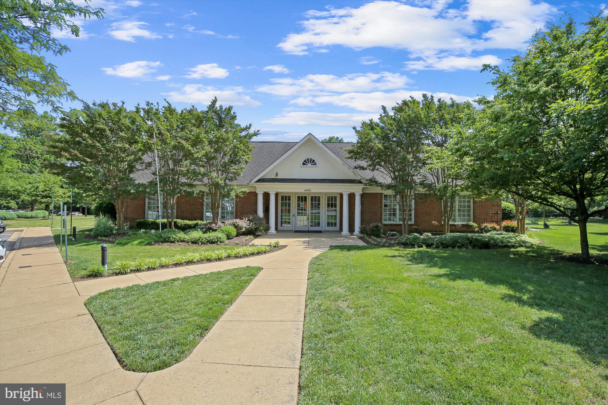 ARLINGTON OAKS - Residential